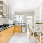 Joivy Elegant 2-Bed, 2 Bath Flat With Private Terrace In South Kensington, Close To Tube